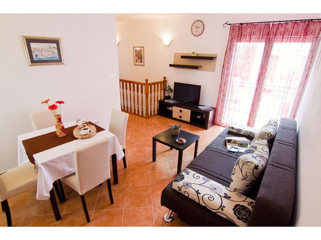 Apartments Cambi Kaštela Zimmer foto